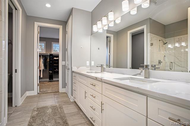 Builiding view fifteen for 5888 Wyndam, Brighton, MI. 48116