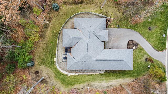 Builiding view forty five for 5888 Wyndam, Brighton, MI. 48116