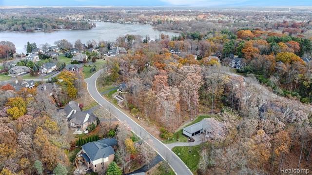 Builiding view forty seven for 5888 Wyndam, Brighton, MI. 48116
