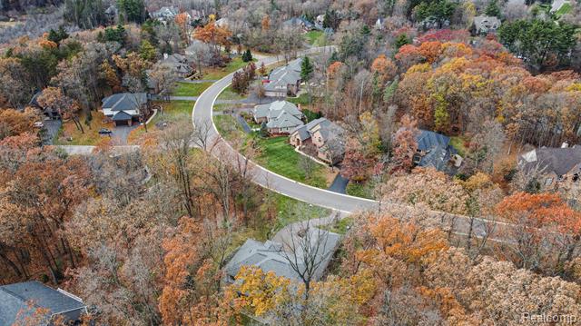 Builiding view forty six for 5888 Wyndam, Brighton, MI. 48116