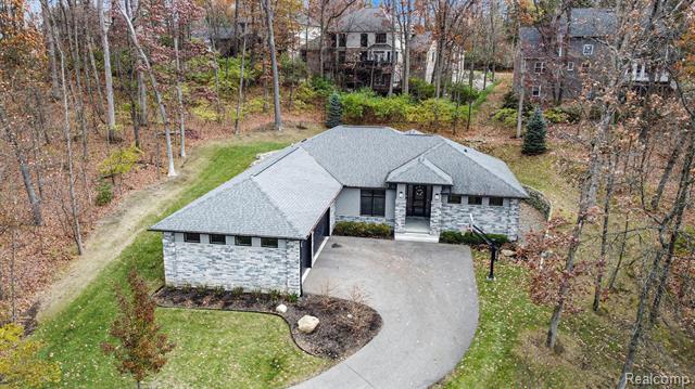 Builiding view forty for 5888 Wyndam, Brighton, MI. 48116