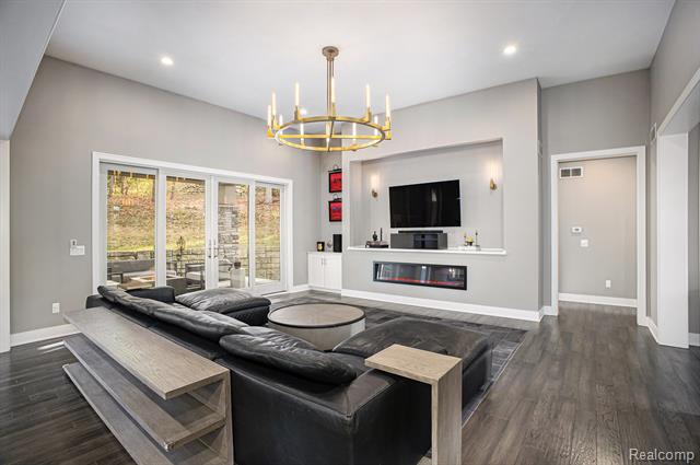 Builiding view seven for 5888 Wyndam, Brighton, MI. 48116