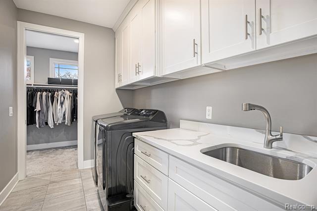 Builiding view seventeen for 5888 Wyndam, Brighton, MI. 48116