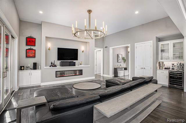 Builiding view six for 5888 Wyndam, Brighton, MI. 48116