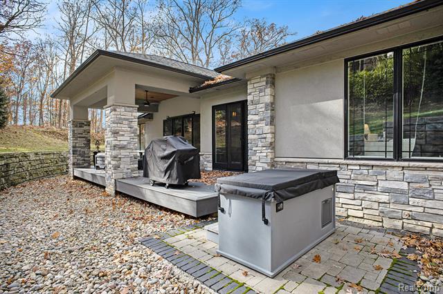 Builiding view thirty five for 5888 Wyndam, Brighton, MI. 48116