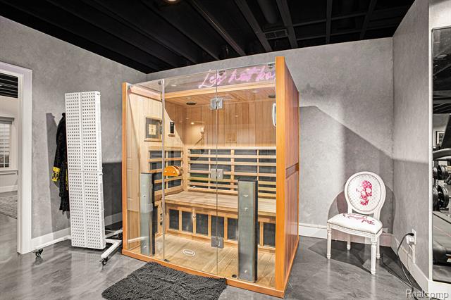 Builiding view thirty one for 5888 Wyndam, Brighton, MI. 48116