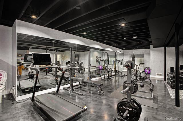 Builiding view thirty for 5888 Wyndam, Brighton, MI. 48116