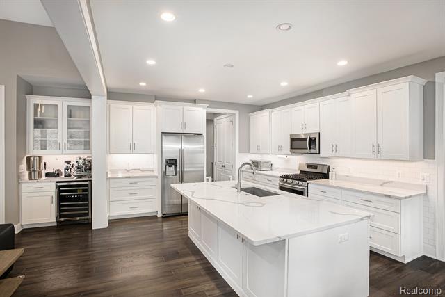 Builiding view two for 5888 Wyndam, Brighton, MI. 48116