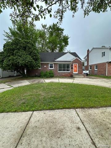 front view for 10419 W 11 Mile Rd, Huntington Woods, Mi. 48070