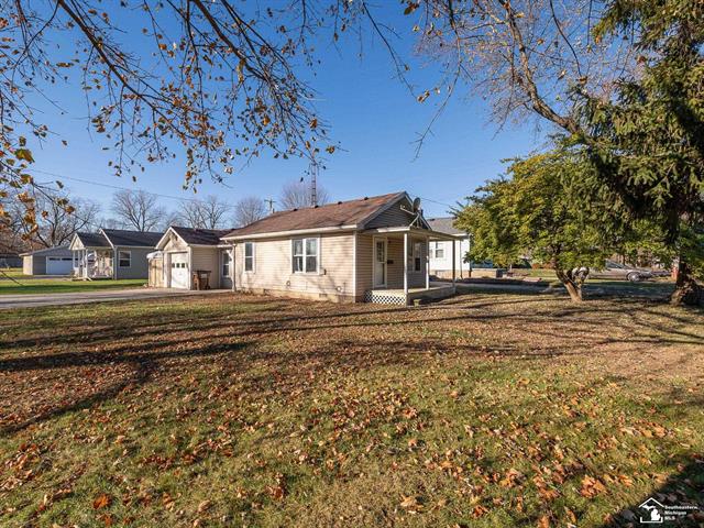 Builiding view five for 705 13Th, Monroe, MI. 48161