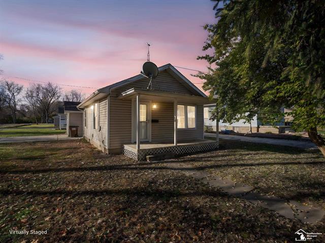 Builiding view one for 705 13Th, Monroe, MI. 48161