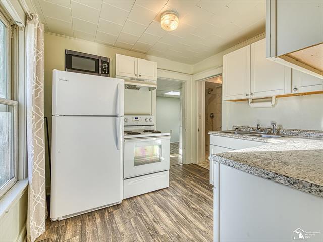 Builiding view seven for 705 13Th, Monroe, MI. 48161