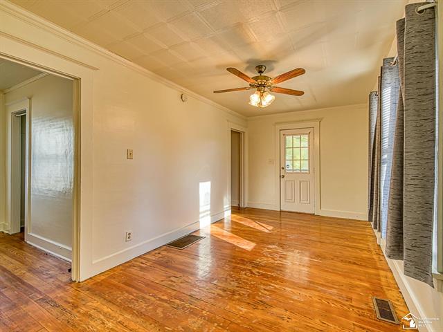 Builiding view ten for 705 13Th, Monroe, MI. 48161