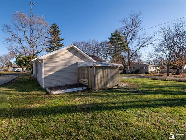 Builiding view three for 705 13Th, Monroe, MI. 48161