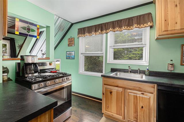 Builiding view fifteen for 1017 Perry St, Flint, MI. 48504