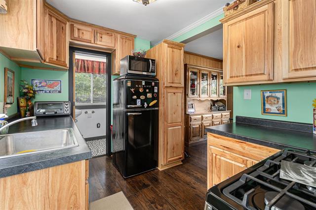 Builiding view five for 1017 Perry St, Flint, MI. 48504