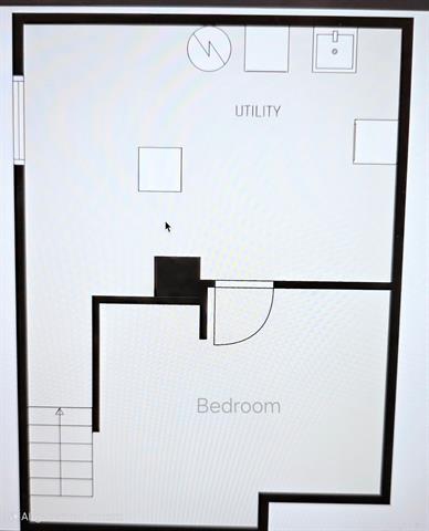 Builiding view thirty three for 1017 Perry St, Flint, MI. 48504