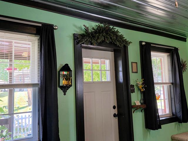 Builiding view twelve for 1017 Perry St, Flint, MI. 48504