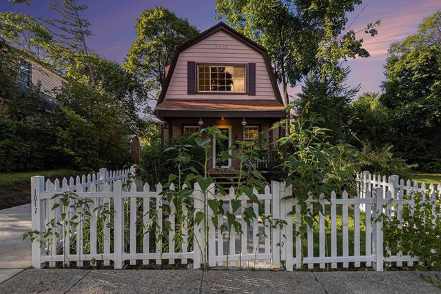 Builiding view twenty eight for 1017 Perry St, Flint, MI. 48504