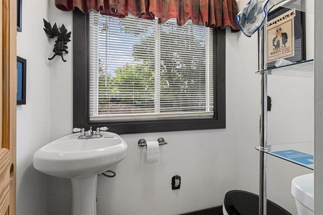 Builiding view twenty for 1017 Perry St, Flint, MI. 48504