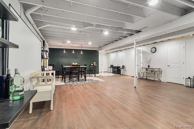 Builiding view eighteen for 13336 Shire, Southgate, MI. 48195