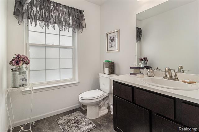 Builiding view fifteen for 13336 Shire, Southgate, MI. 48195