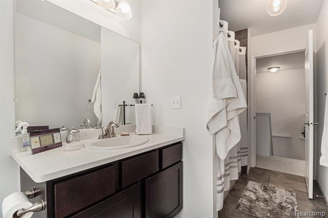 Builiding view fourteen for 13336 Shire, Southgate, MI. 48195