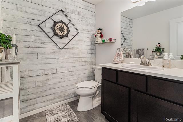 Builiding view seventeen for 13336 Shire, Southgate, MI. 48195