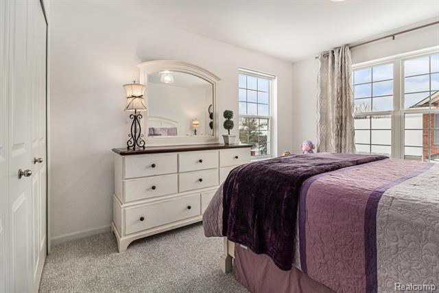 Builiding view sixteen for 13336 Shire, Southgate, MI. 48195