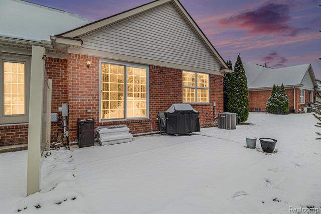 Builiding view twenty one for 13336 Shire, Southgate, MI. 48195