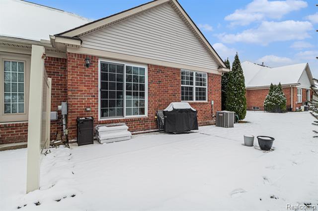 Builiding view twenty two for 13336 Shire, Southgate, MI. 48195