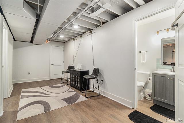 Builiding view twenty for 13336 Shire, Southgate, MI. 48195