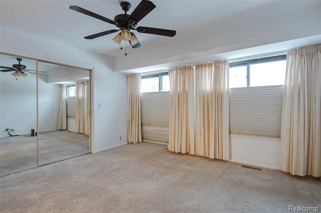 Builiding view fifteen for 3082 Lindenwood, Dearborn, MI. 48120