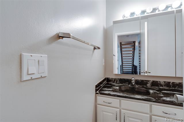 Builiding view nine for 3082 Lindenwood, Dearborn, MI. 48120