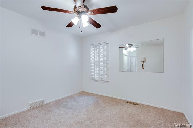 Builiding view nineteen for 3082 Lindenwood, Dearborn, MI. 48120