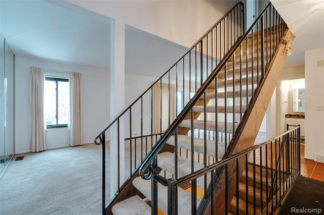 Builiding view seven for 3082 Lindenwood, Dearborn, MI. 48120