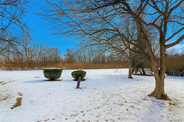 Builiding view twenty eight for 3082 Lindenwood, Dearborn, MI. 48120