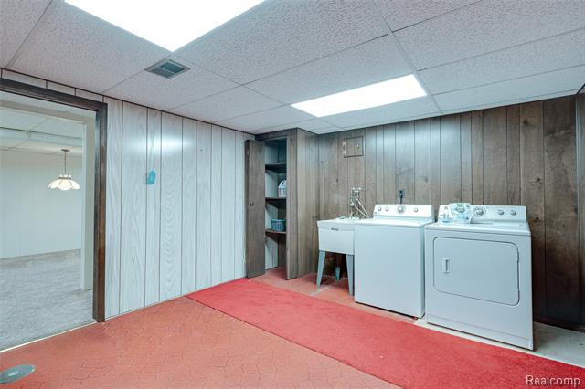 Builiding view twenty five for 3082 Lindenwood, Dearborn, MI. 48120