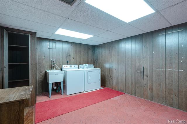 Builiding view twenty four for 3082 Lindenwood, Dearborn, MI. 48120