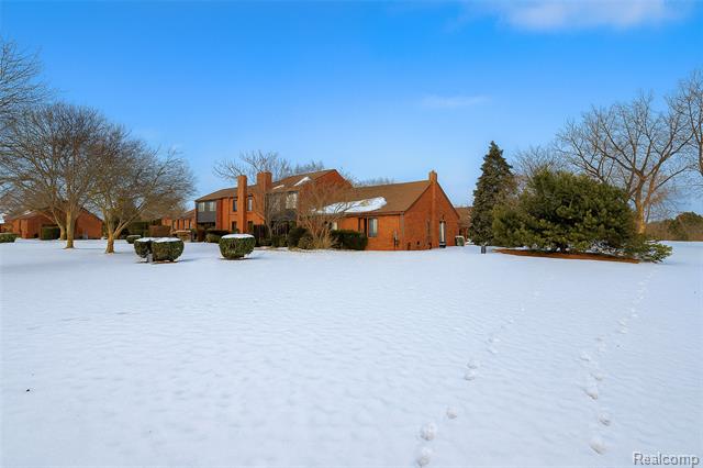 Builiding view twenty seven for 3082 Lindenwood, Dearborn, MI. 48120