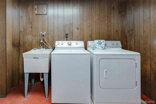 Builiding view twenty six for 3082 Lindenwood, Dearborn, MI. 48120