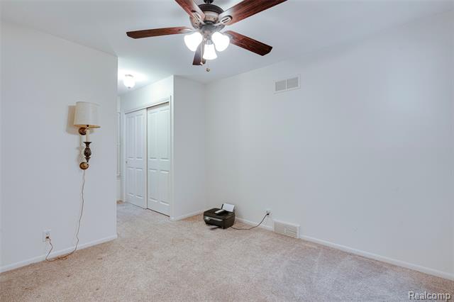 Builiding view twenty for 3082 Lindenwood, Dearborn, MI. 48120