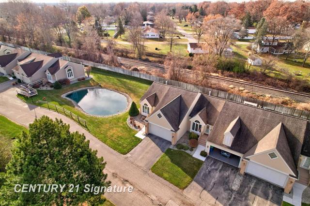 Builiding view forty eight for 49 Willow Pond Dr., Saginaw, MI. 48603