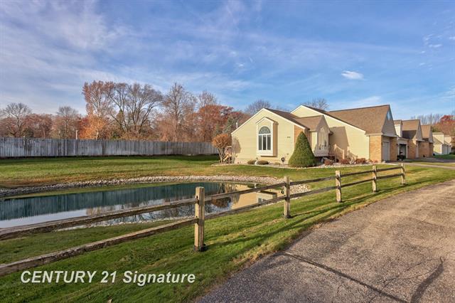 Builiding view forty five for 49 Willow Pond Dr., Saginaw, MI. 48603