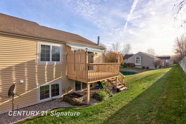 Builiding view forty four for 49 Willow Pond Dr., Saginaw, MI. 48603