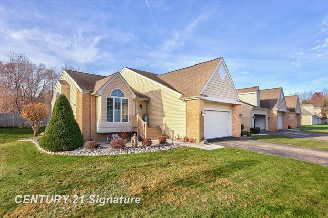 Builiding view one for 49 Willow Pond Dr., Saginaw, MI. 48603