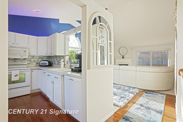 Builiding view seven for 49 Willow Pond Dr., Saginaw, MI. 48603