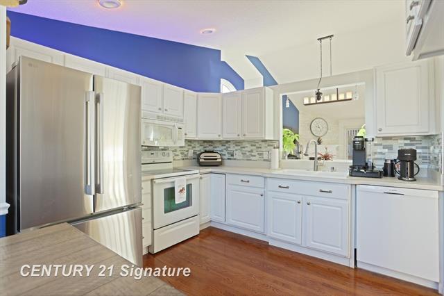 Builiding view seventeen for 49 Willow Pond Dr., Saginaw, MI. 48603