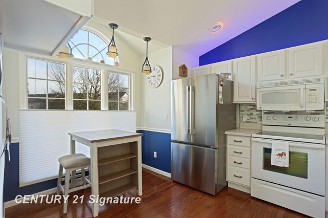 Builiding view sixteen for 49 Willow Pond Dr., Saginaw, MI. 48603