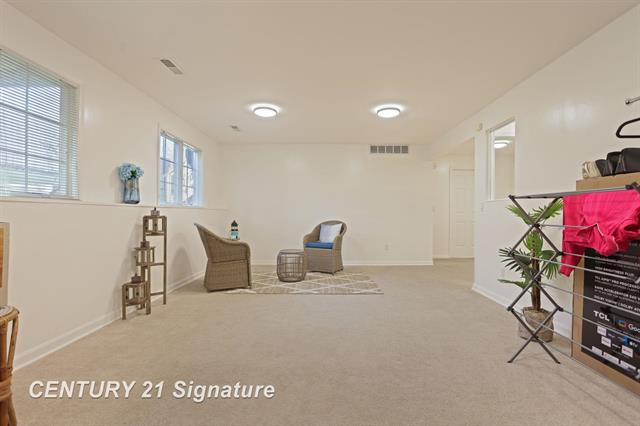 Builiding view thirty two for 49 Willow Pond Dr., Saginaw, MI. 48603